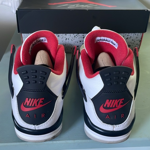 Air Jordan 4 Retro Og ‘Fire Red’ 2020 - Picture 4 of 5